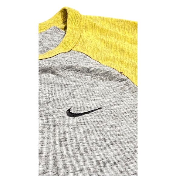 Nike athletic  Dri Fit T-shirt size L - Picture 4 of 7